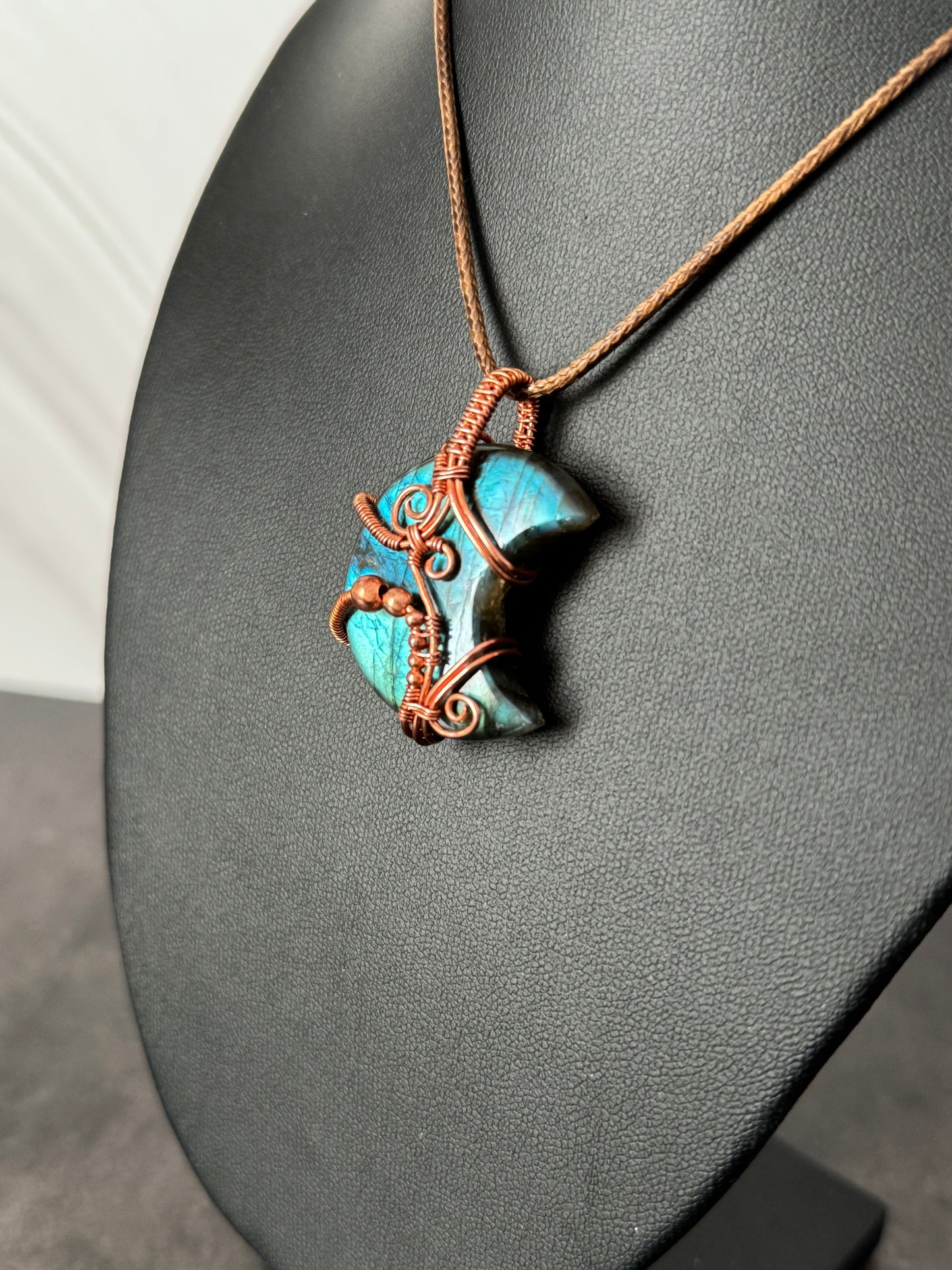 Labradorite gemstone pendant necklace