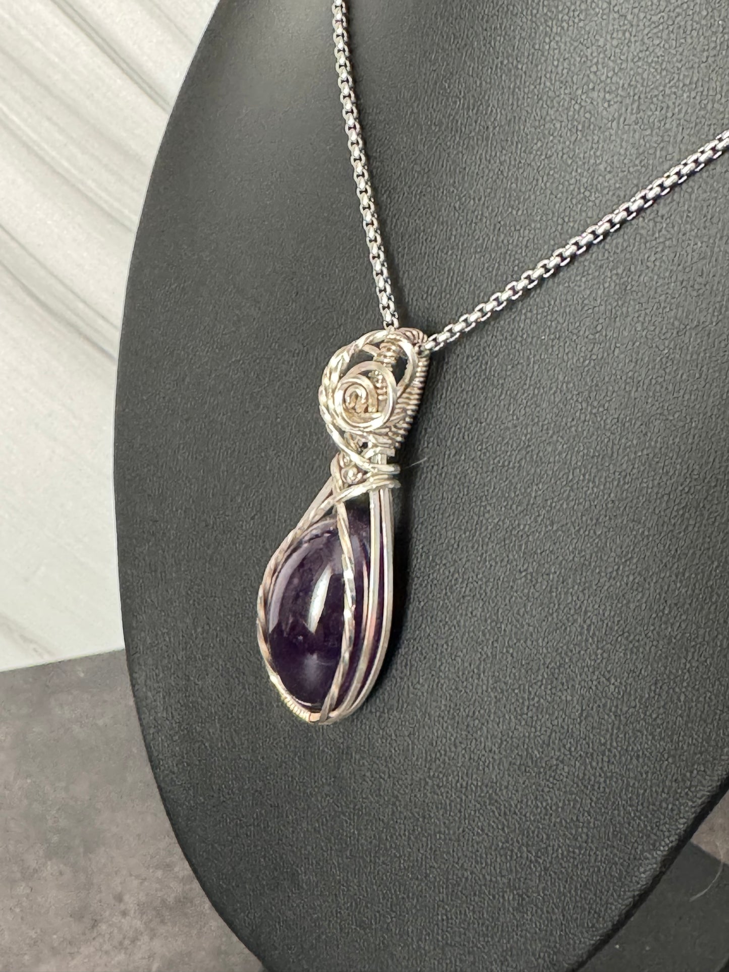 Amethyst gemstone pendant necklace