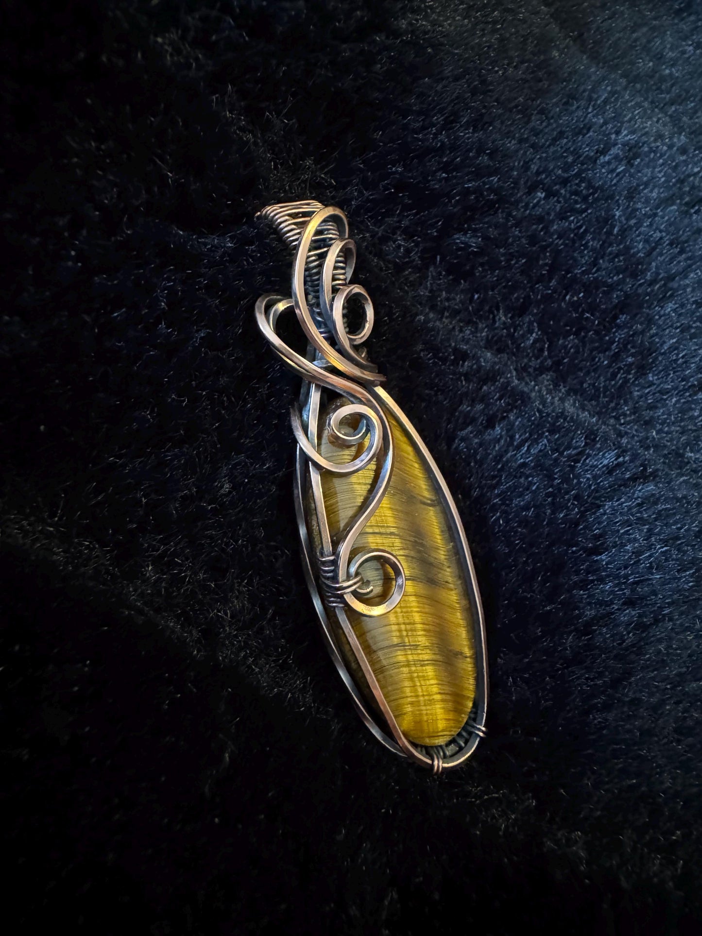 Tigers eye gemstone pendant necklace