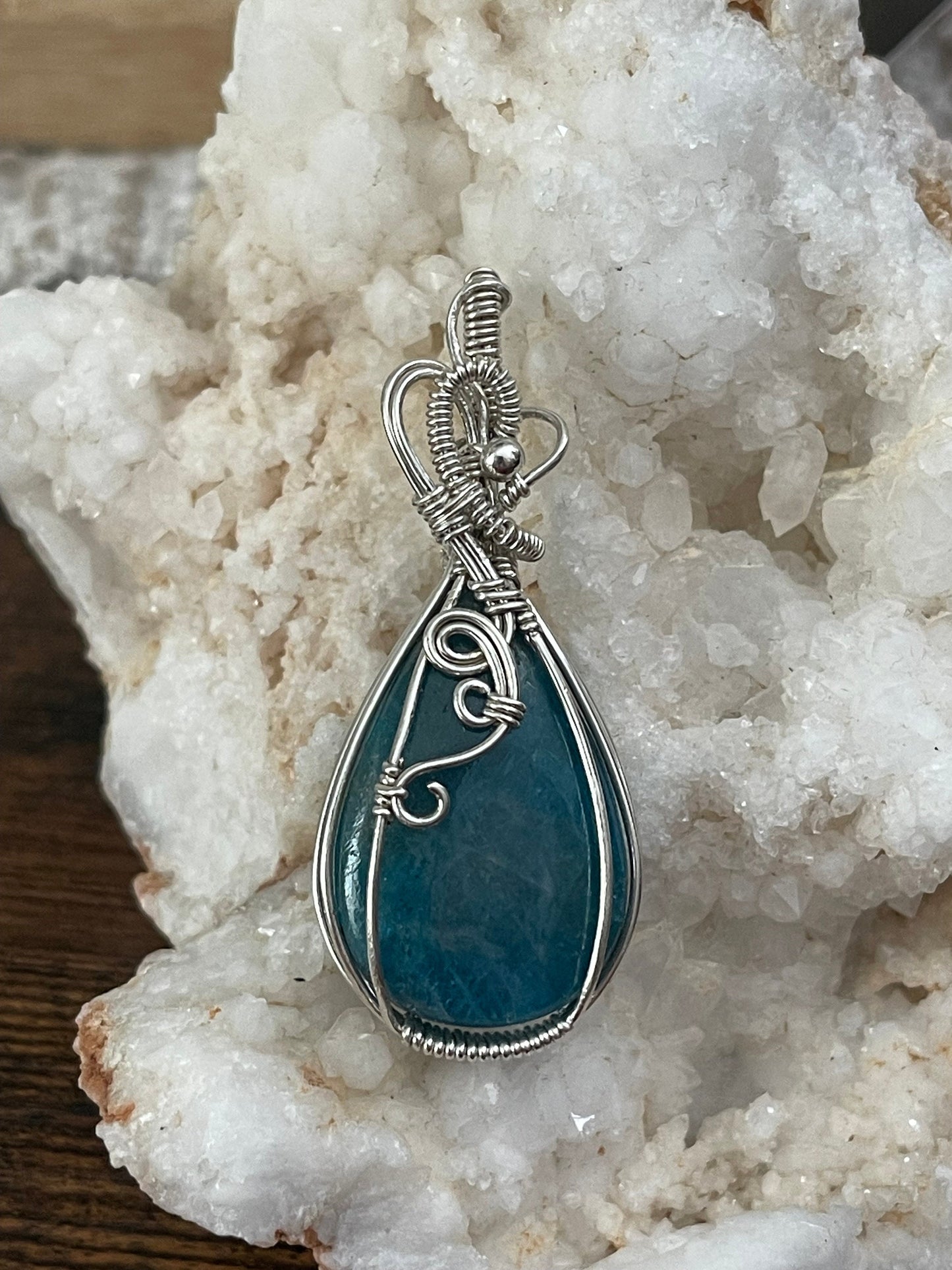 Apatite gemstone pendant necklace