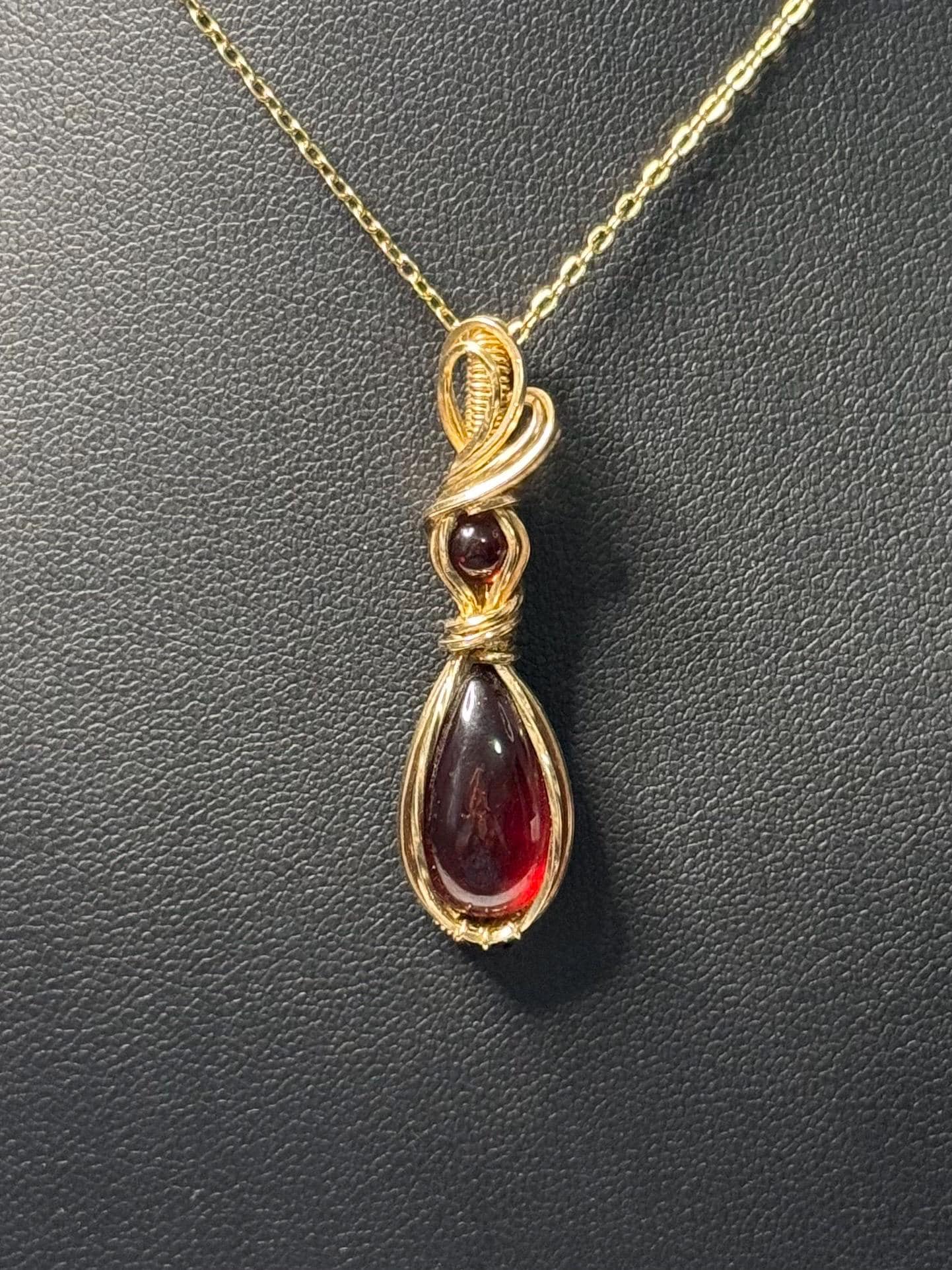 Garnet gemstone pendant necklace