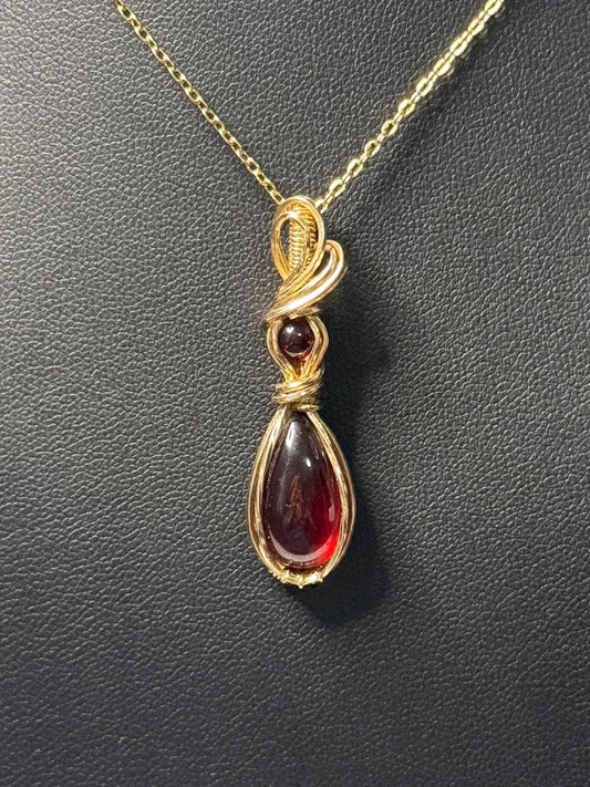 Garnet gemstone pendant necklace