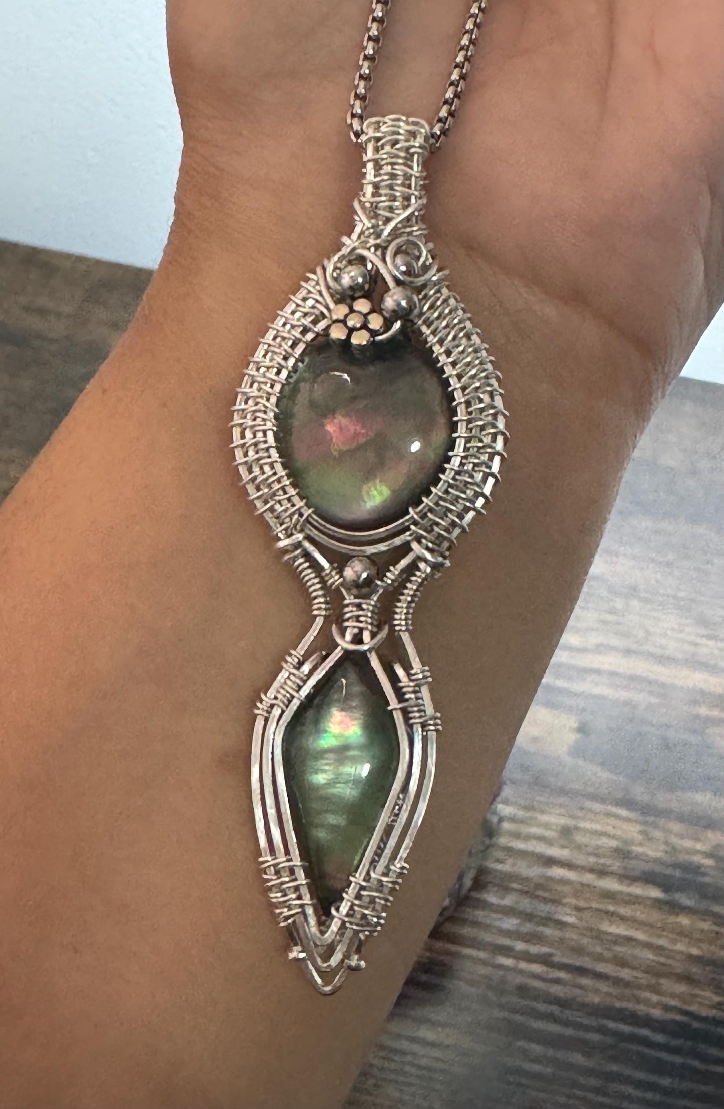 Mother of Pearl pendant necklace
