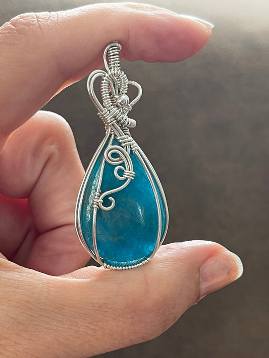 Apatite gemstone pendant necklace