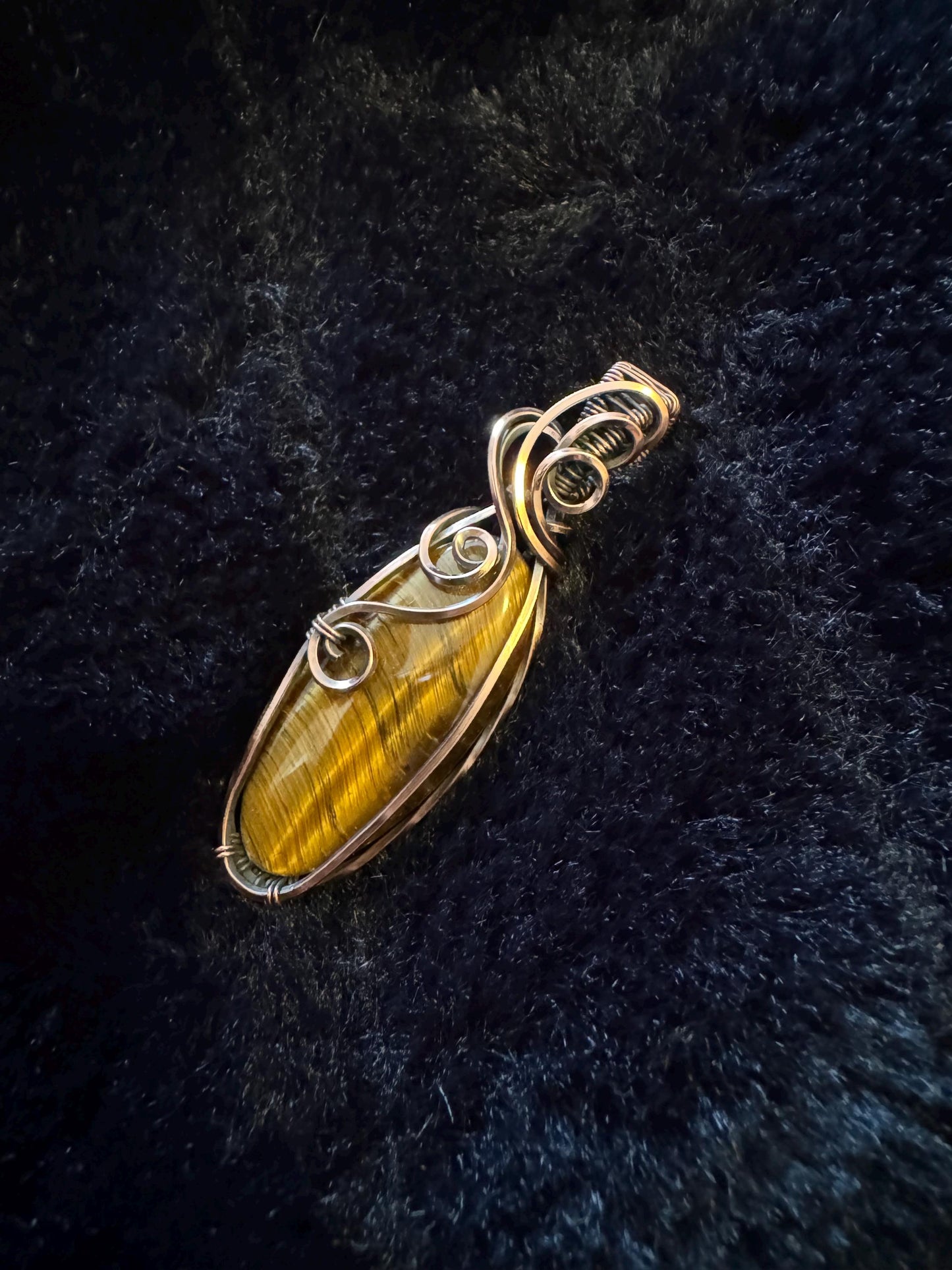 Tigers eye gemstone pendant necklace
