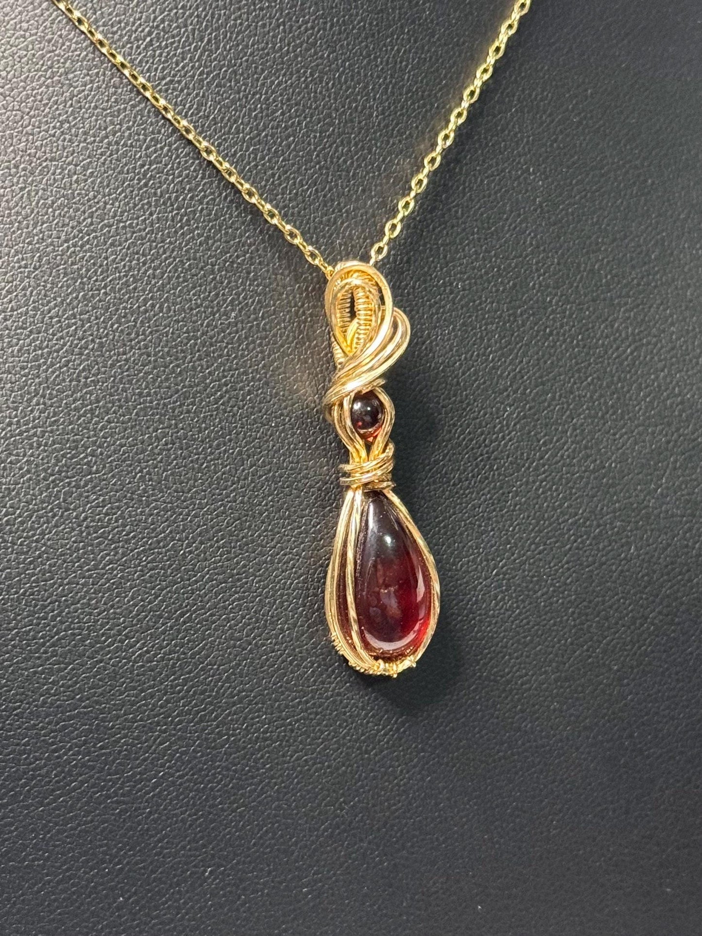 Garnet gemstone pendant necklace