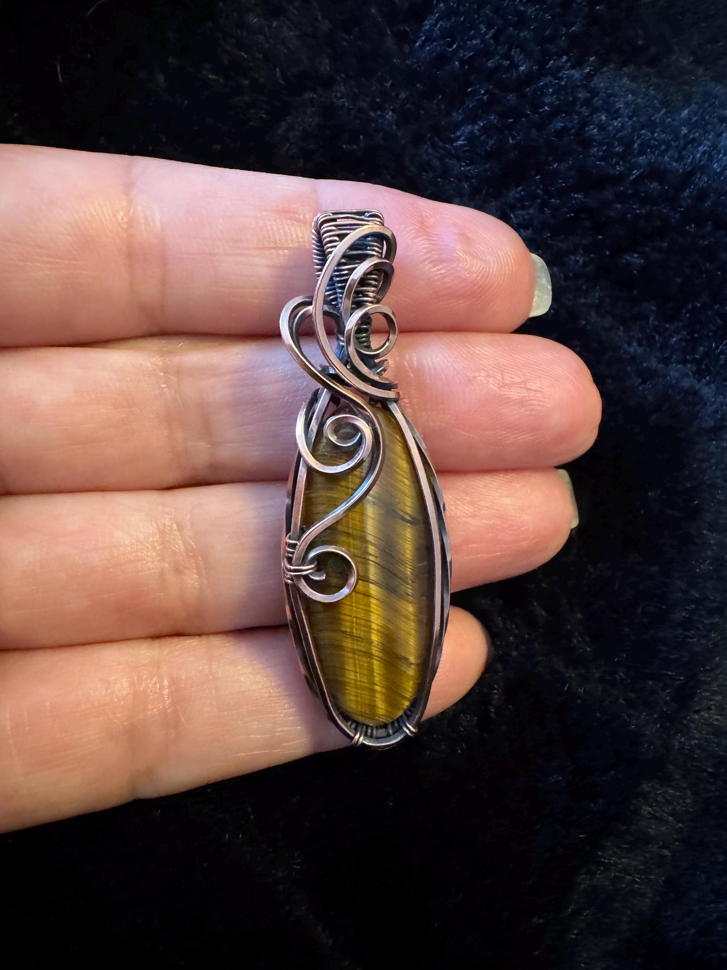 Tigers eye gemstone pendant necklace
