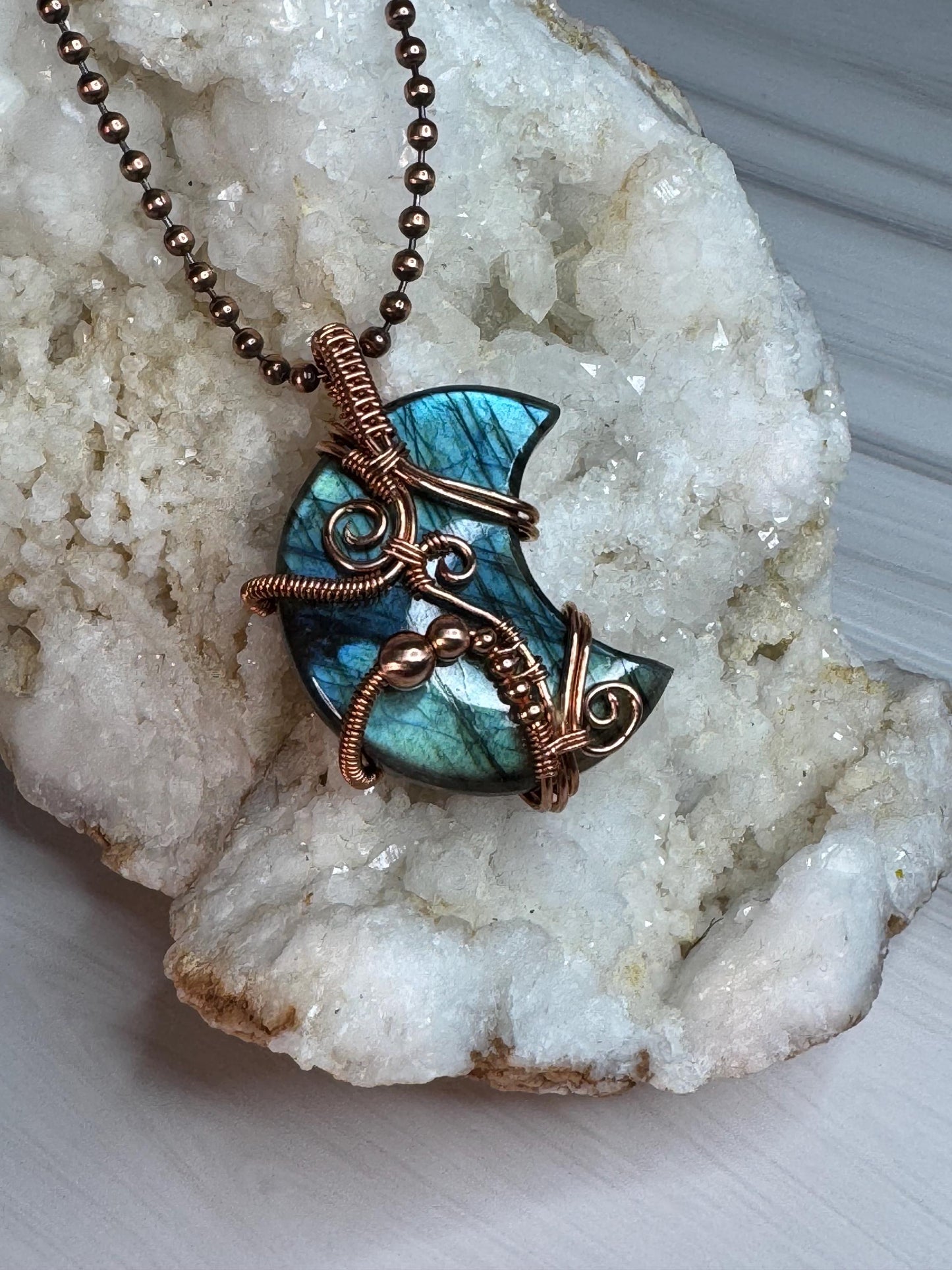 Labradorite gemstone pendant necklace