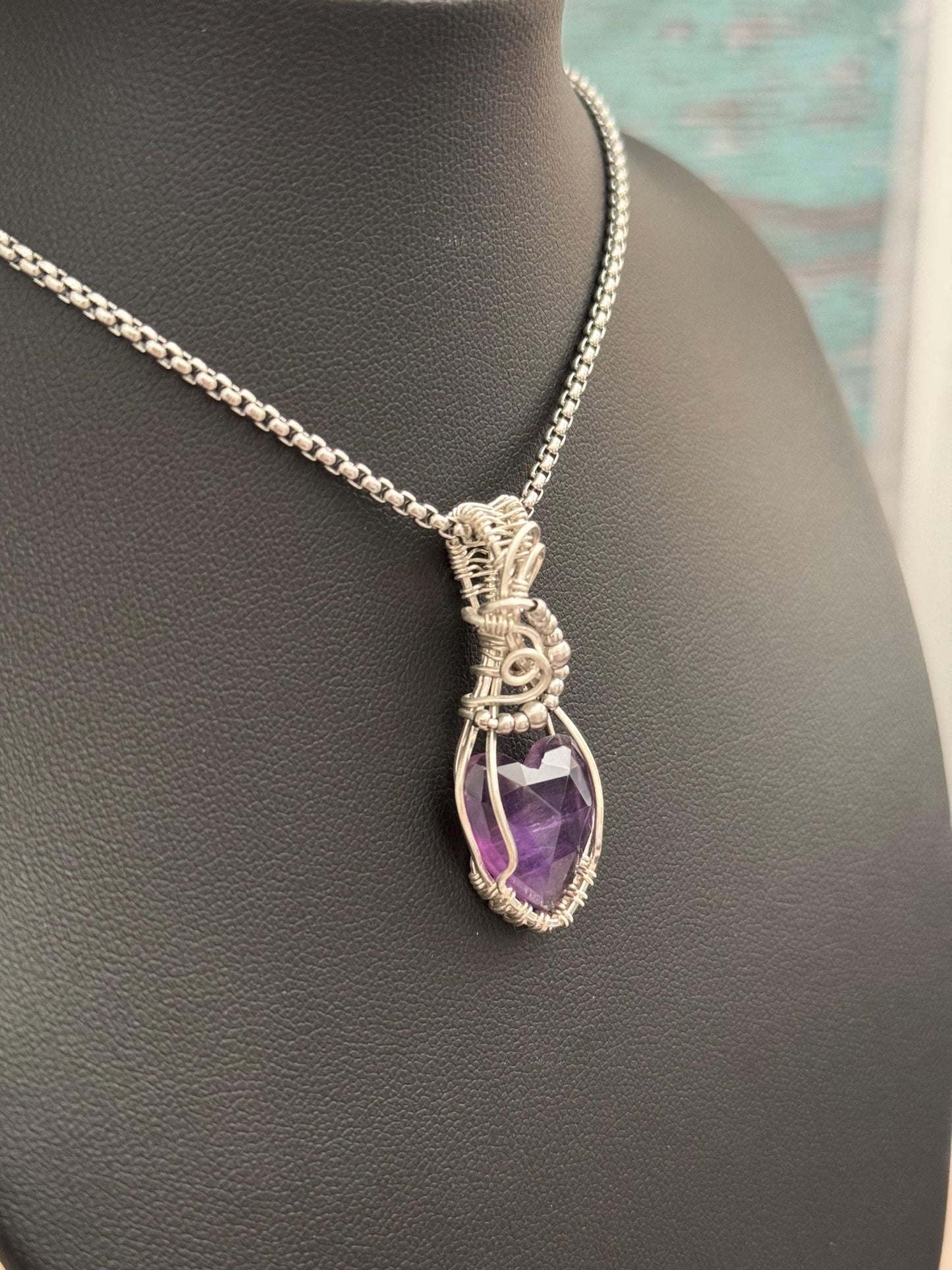 Amethyst gemstone pendant necklace