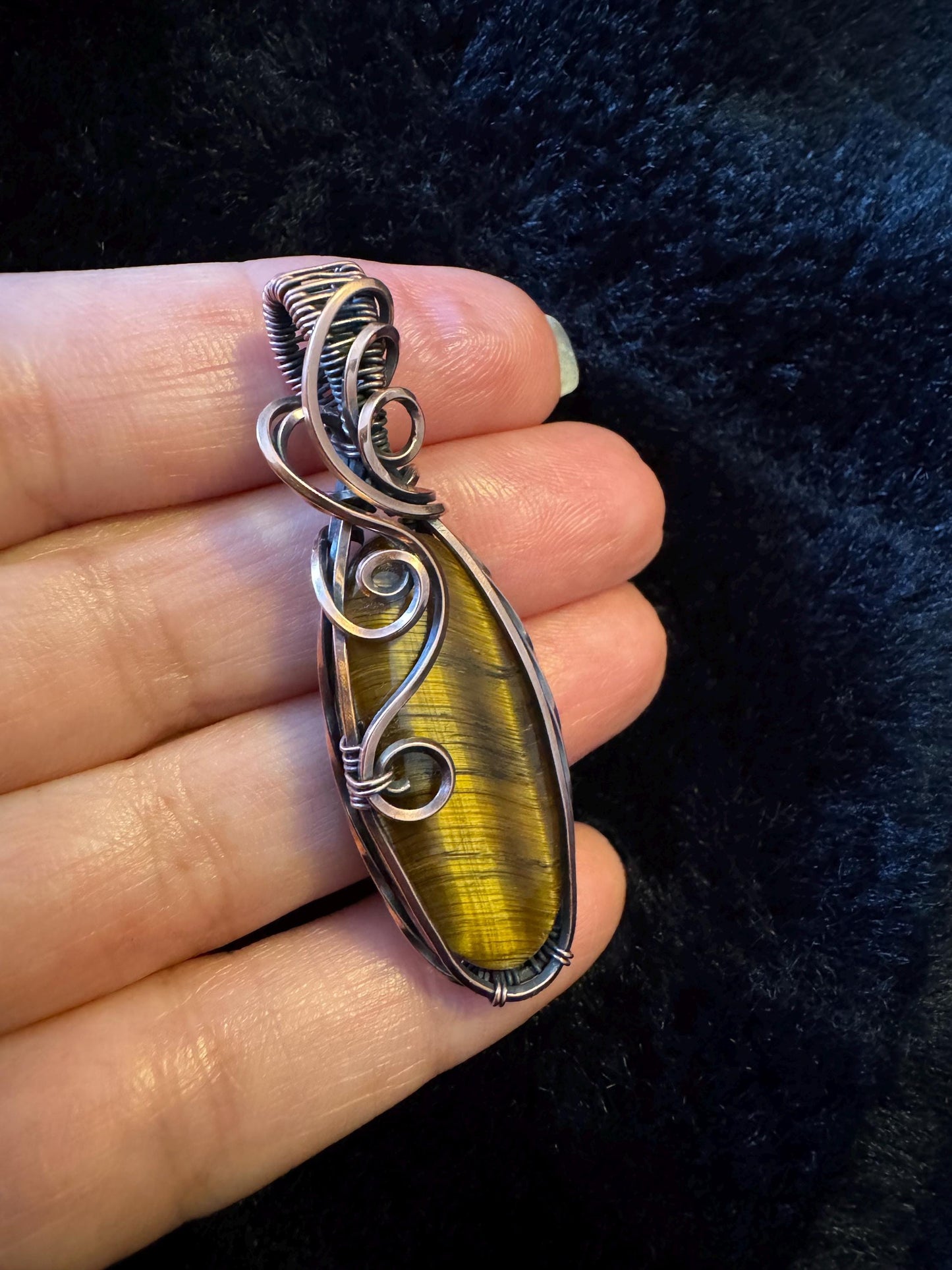 Tigers eye gemstone pendant necklace