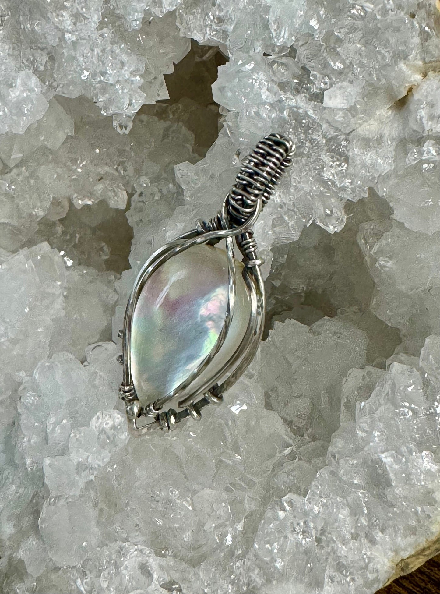 Mother of pearl jewelry pendant necklace