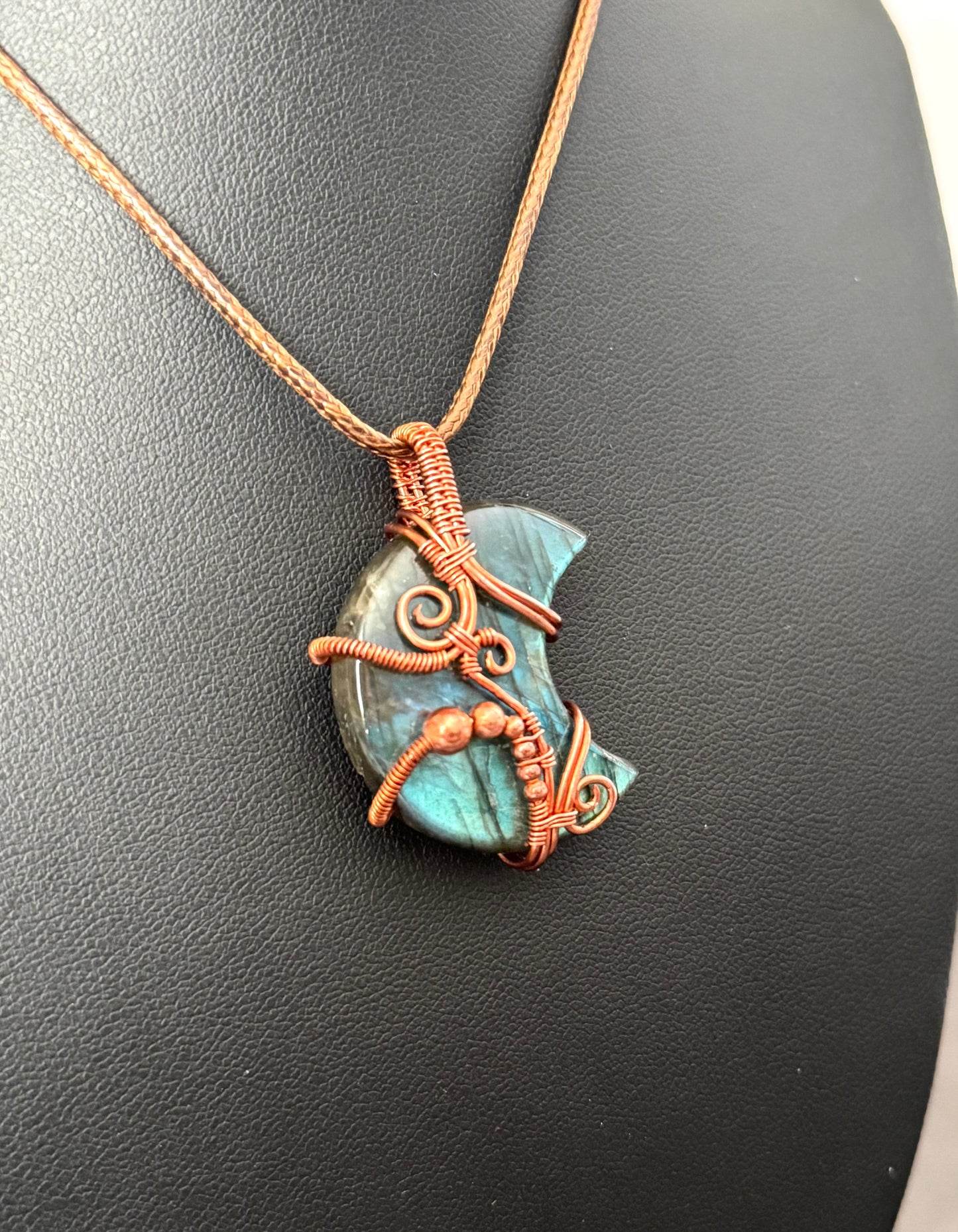 Labradorite gemstone pendant necklace