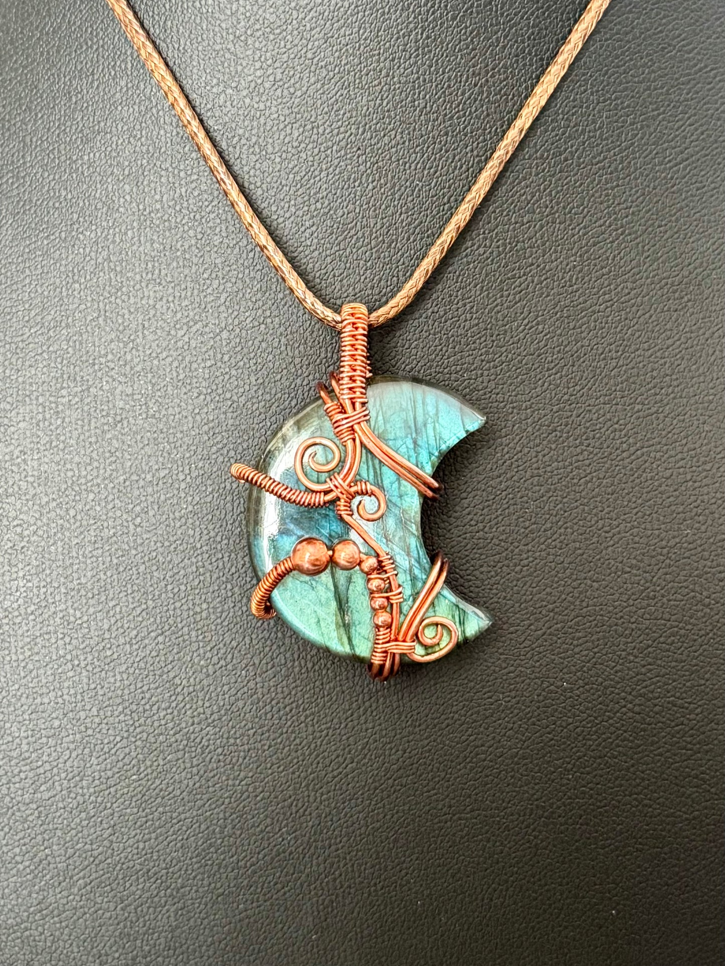 Labradorite gemstone pendant necklace