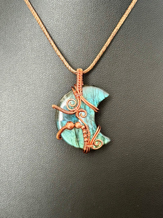 Labradorite gemstone pendant necklace