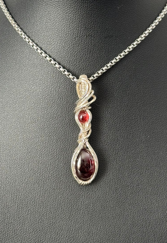 Garnet gemstone pendant necklace