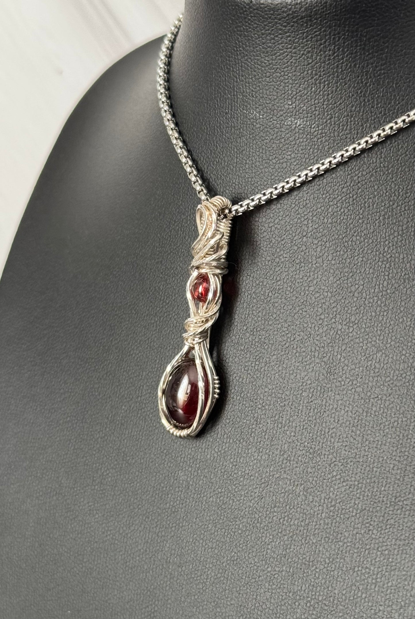 Garnet gemstone pendant necklace