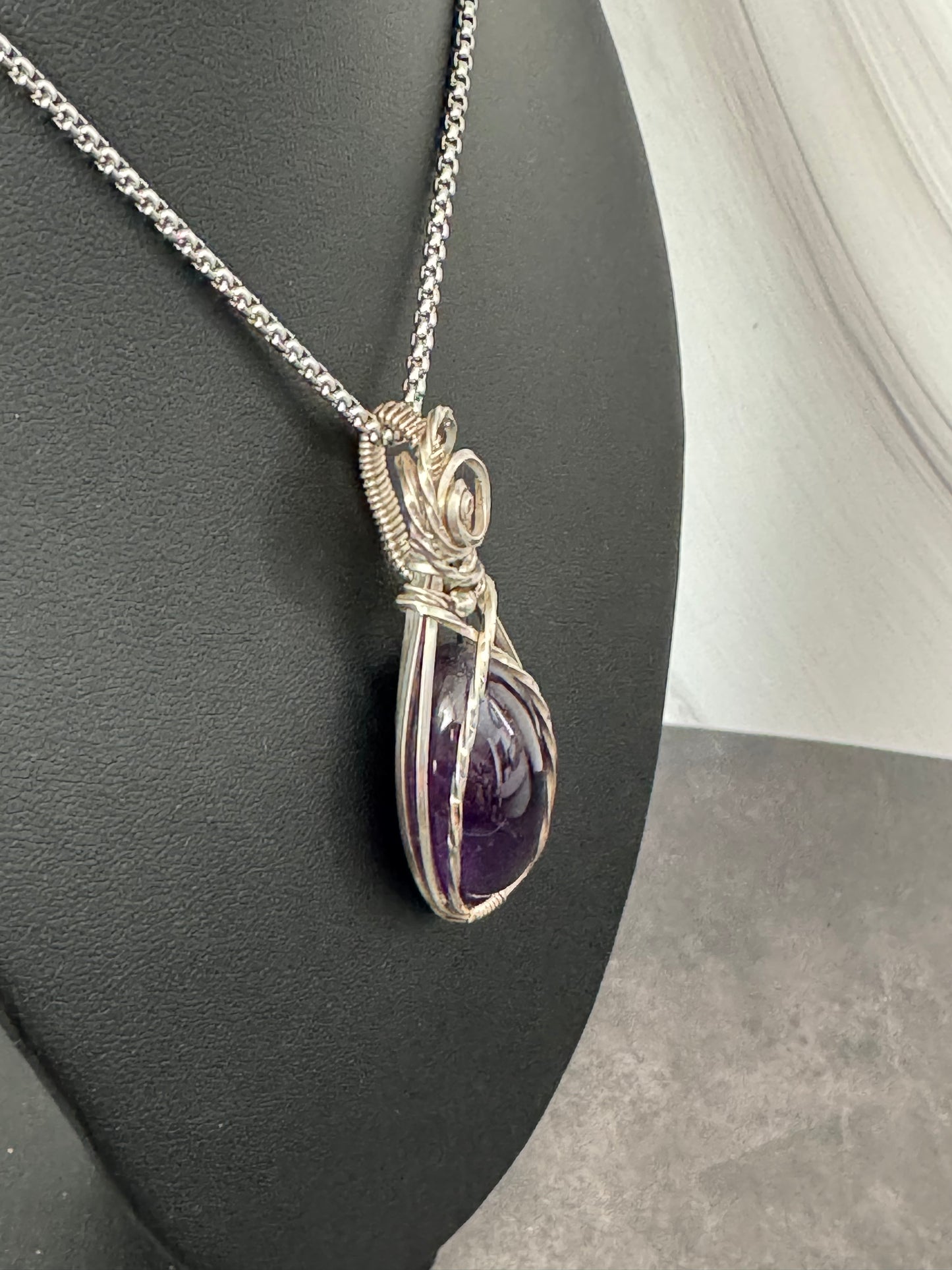Amethyst gemstone pendant necklace