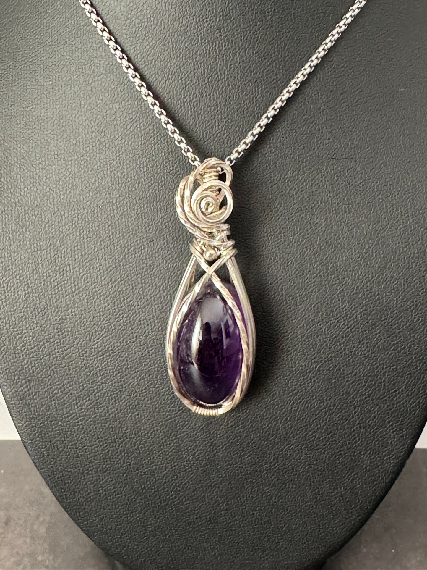 Amethyst gemstone pendant necklace