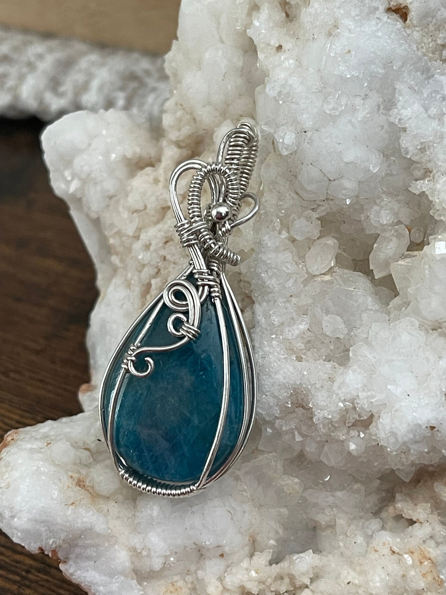 Apatite gemstone pendant necklace
