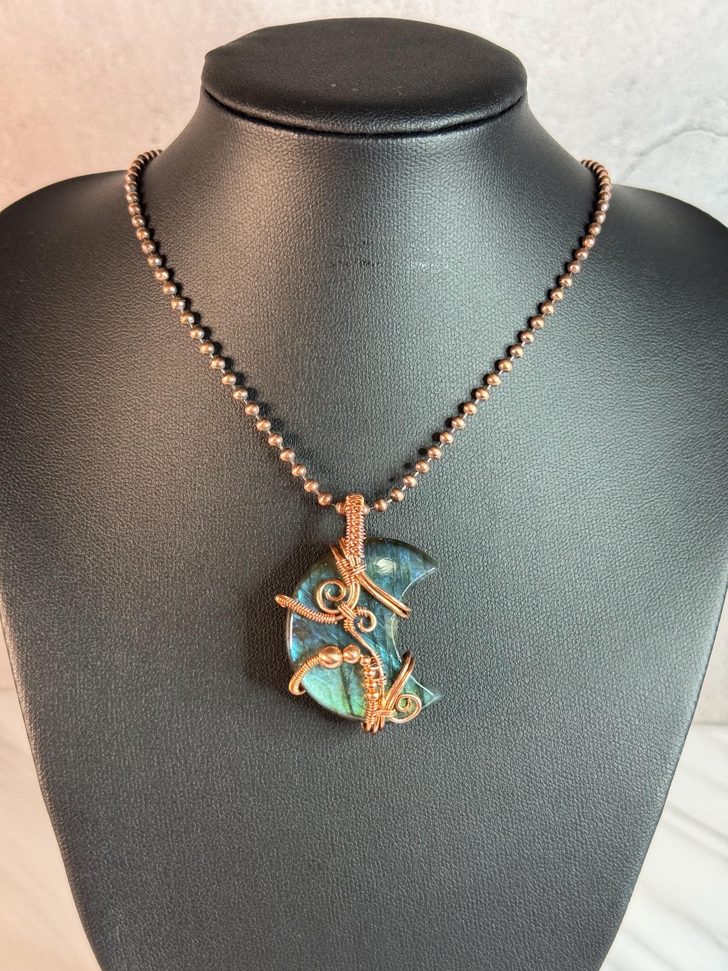 Labradorite gemstone pendant necklace