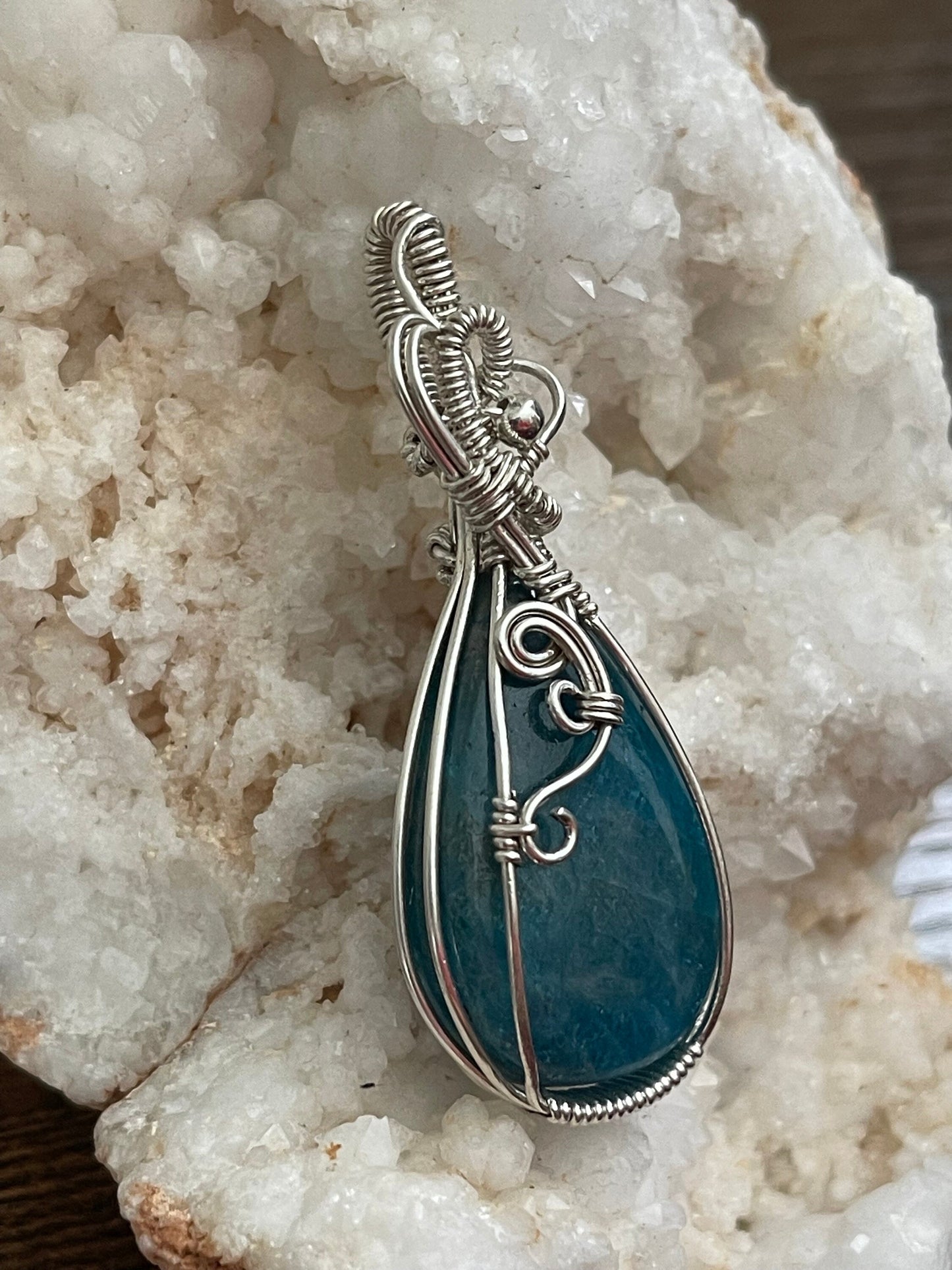 Apatite gemstone pendant necklace