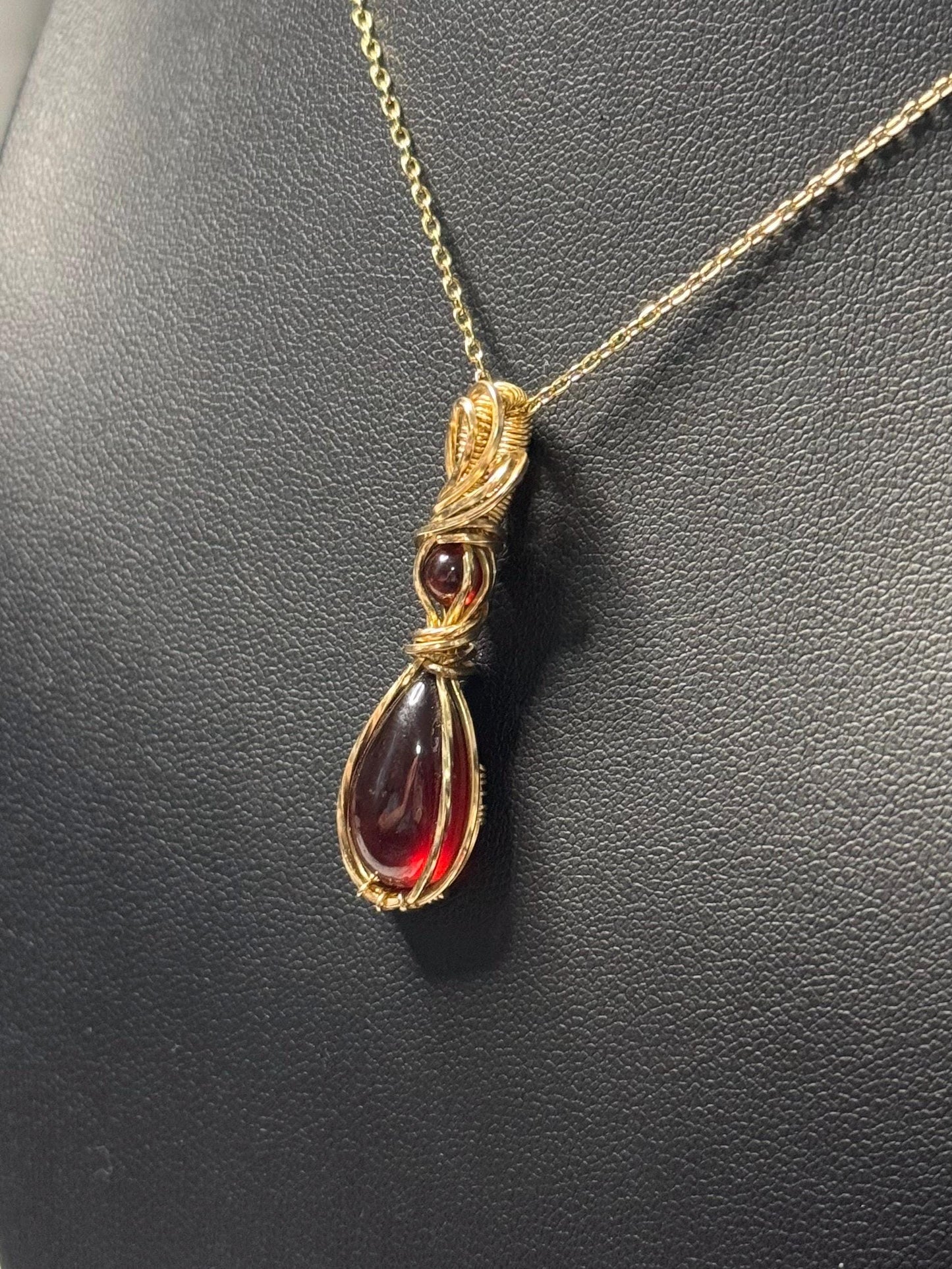 Garnet gemstone pendant necklace