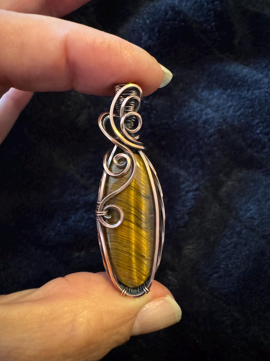 Tigers eye gemstone pendant necklace