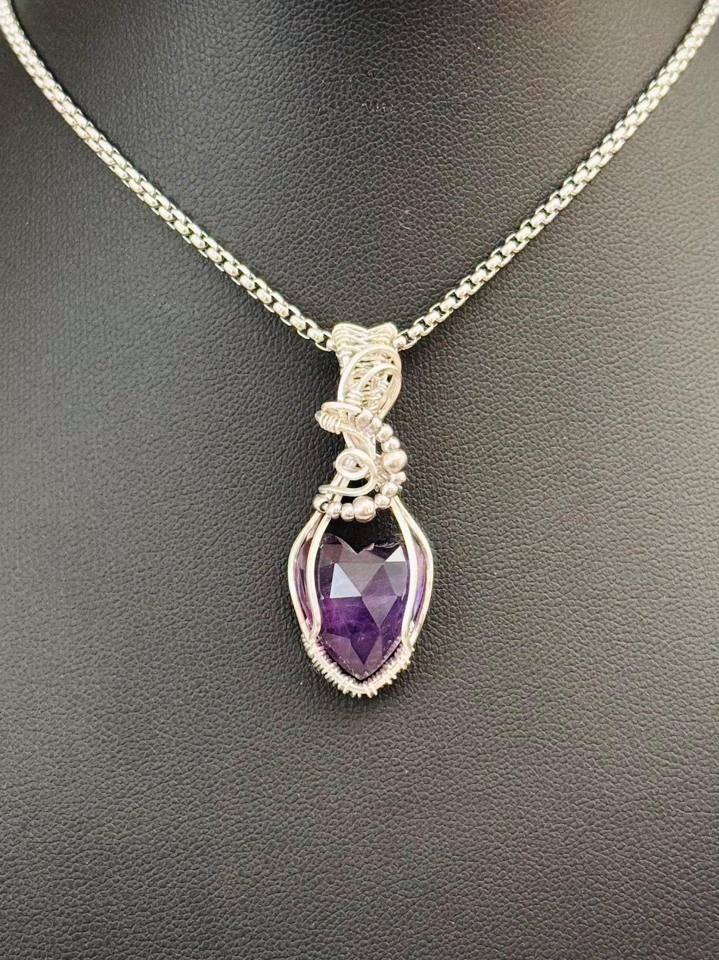 Amethyst gemstone pendant necklace