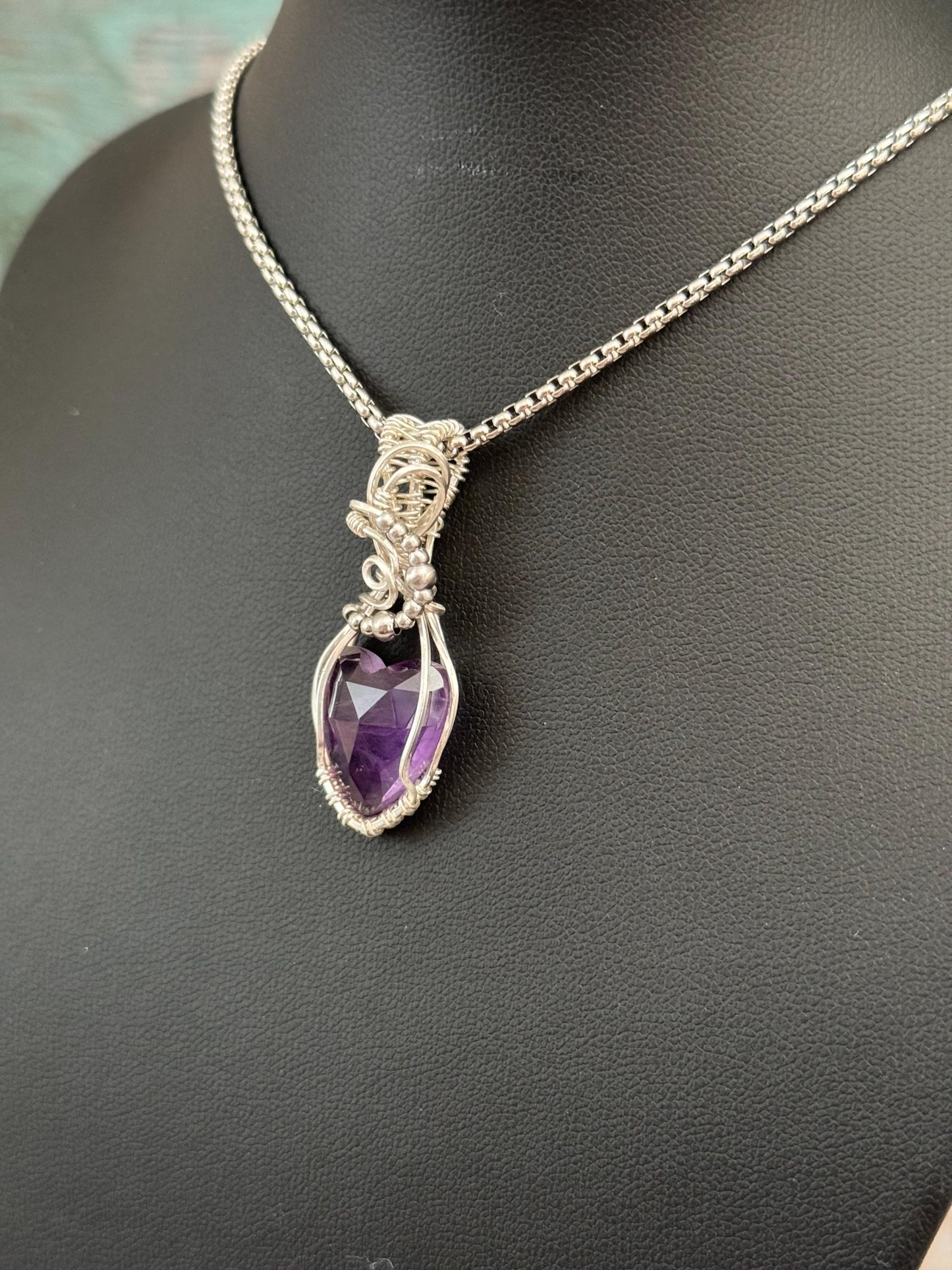 Amethyst gemstone pendant necklace