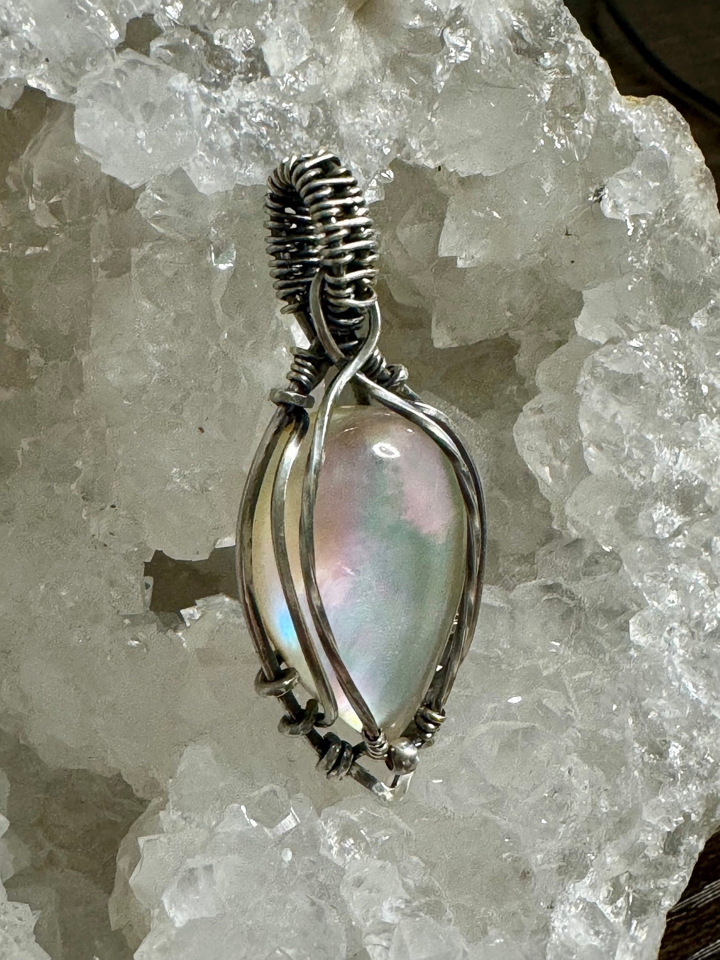 Mother of pearl jewelry pendant necklace